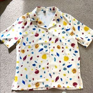 White shirt with shell design